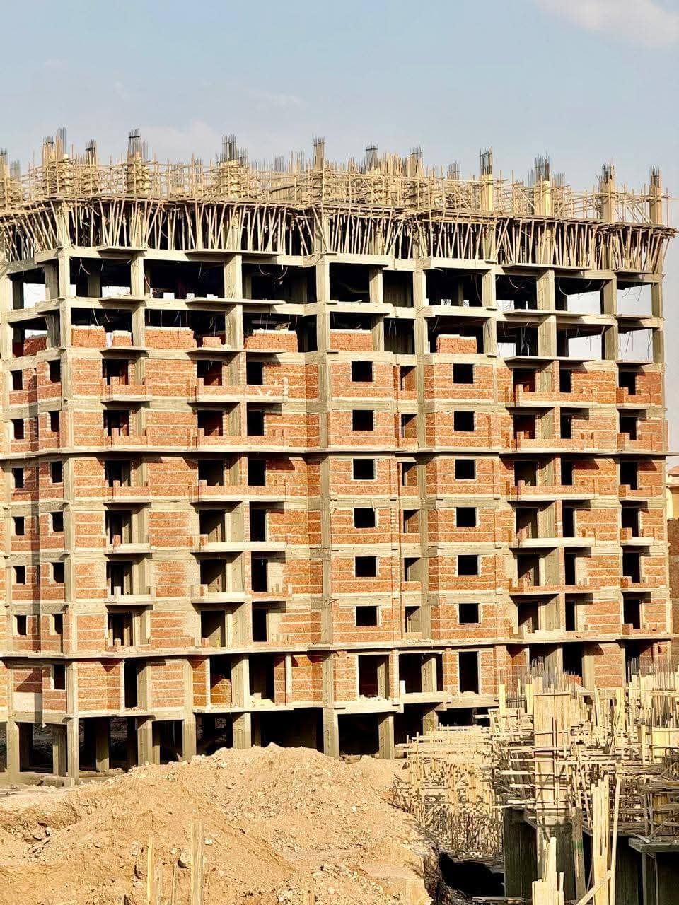 "فرصة سكن واستثمار بمدينة الأمل: شقة 3 غرف بمقدم 700 ألف أصل وأطول فترة سداد لحد 6 سنين!"